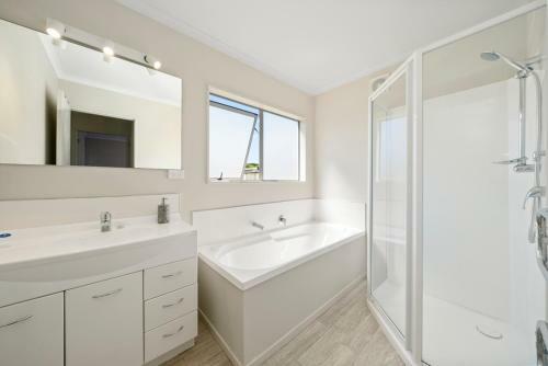 Hunia Haven - Himatangi Beach Holiday Home