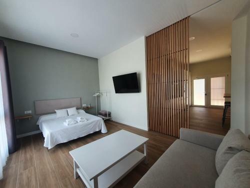 Redondela Apartments - Bedroom, Bathroom & Kitchen