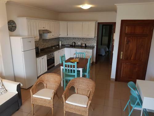 Apartamento C�ntrico, Amplio Y Con Balc�n Cerca Del Mar