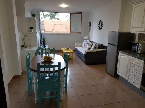 Apartamento C�ntrico, Amplio Y Con Balc�n Cerca Del Mar