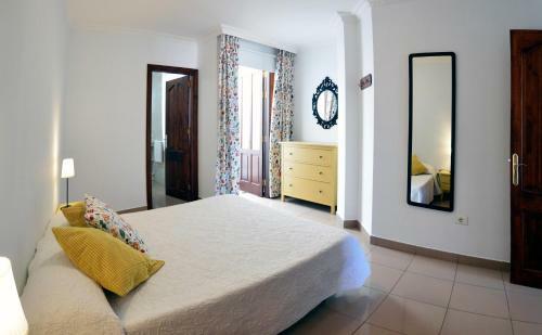 Apartamento C�ntrico, Amplio Y Con Balc�n Cerca Del Mar
