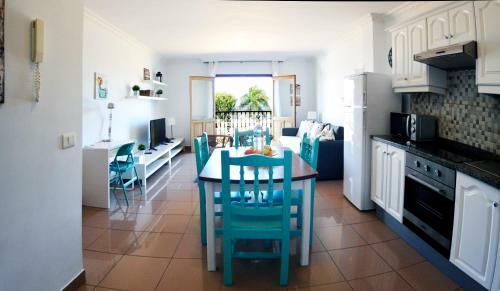 Apartamento C�ntrico, Amplio Y Con Balc�n Cerca Del Mar