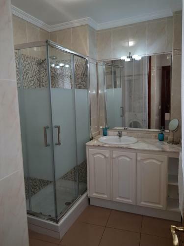 Apartamento C�ntrico, Amplio Y Con Balc�n Cerca Del Mar