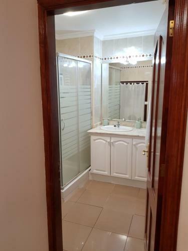 Apartamento C�ntrico, Amplio Y Con Balc�n Cerca Del Mar
