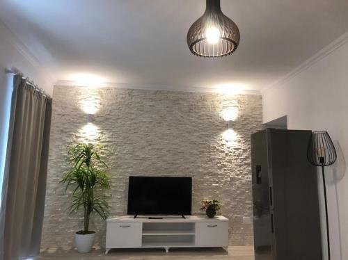 Apartamento Cozy Apt. 1 Min Walk From Square/tirane Centre