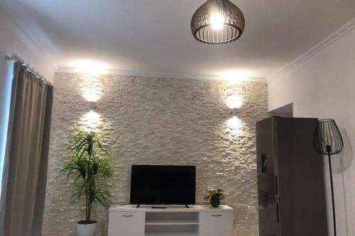 Apartamento Cozy Apt. 1 Min Walk From Square/tirane Centre