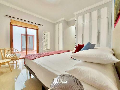 Aromas Suites Apartments