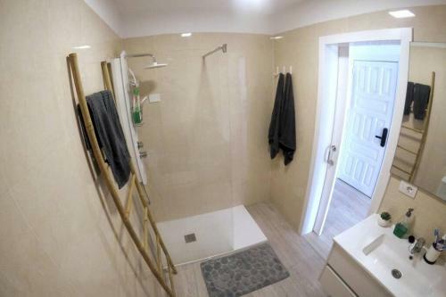 Relajante Apartamento Con Terraza Y Piscina
