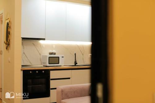 Miku Apartment-perfect 1bd At Komuna E Parisit