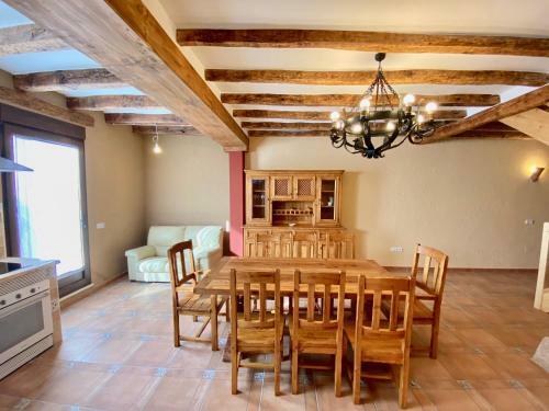 La Parada de Jimena-casa R�stica Rodeada de Bodegas En Rueda