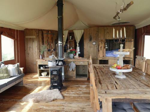 Unique Tent Lodge Located In Callantsoog With Garden