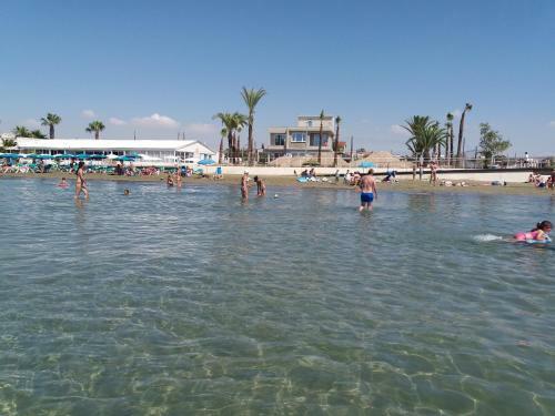 Girasol Beach Apartment 200m From Yanathes Beach