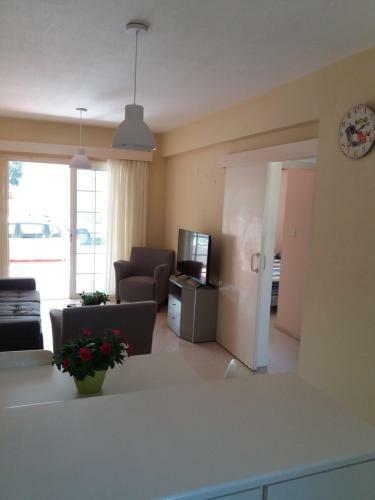 Girasol Beach Apartment 200m From Yanathes Beach