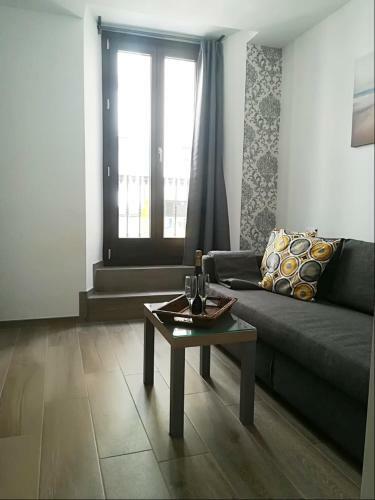 Apartamento Puerta Alameda Suites