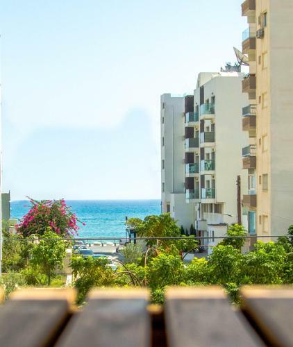 Contemporary 1-bedroom Seaview Apartment