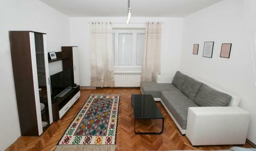 Downtown 3 Bedroom Apartment