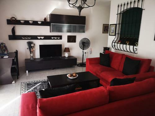 Village Corner 3 Bedroom Apartment With Garage