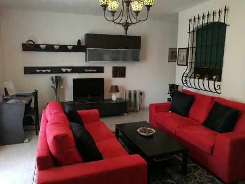 Village Corner 3 Bedroom Apartment With Garage