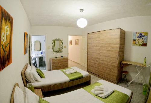Village Corner 3 Bedroom Apartment With Garage