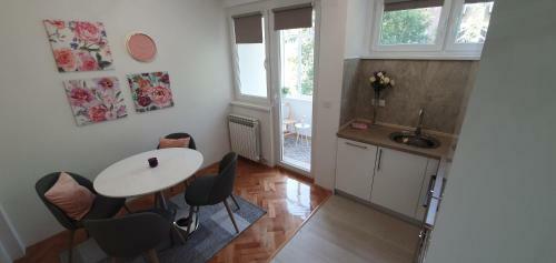 Lolita Apartment City Center
