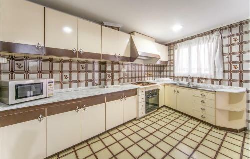 Four-bedroom Apartment In Sagunto