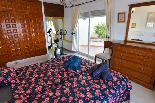 Beautiful Villa With Stunning Views & Private Heated Pool