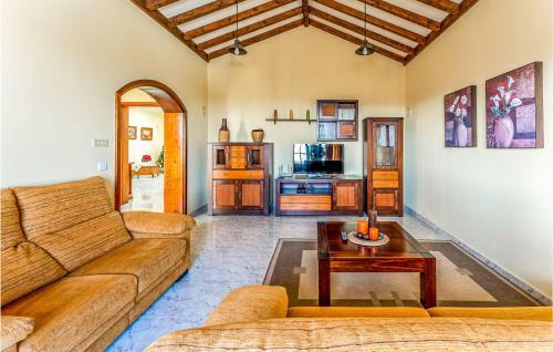 Awesome Home In San Bartolom� With 3 Bedrooms