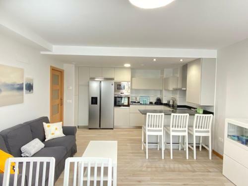 Apartamento Nuevo, Accesible Y Con Piscina !!!