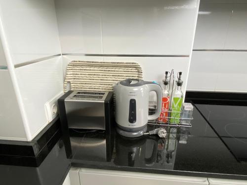 Apartamento Nuevo, Accesible Y Con Piscina !!!