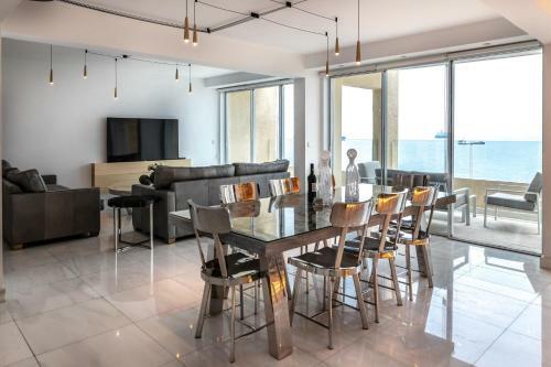 Luxurious Sea Front Three Bedroom Apartment