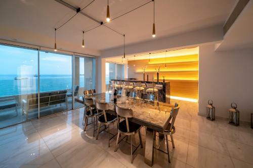 Luxurious Sea Front Three Bedroom Apartment