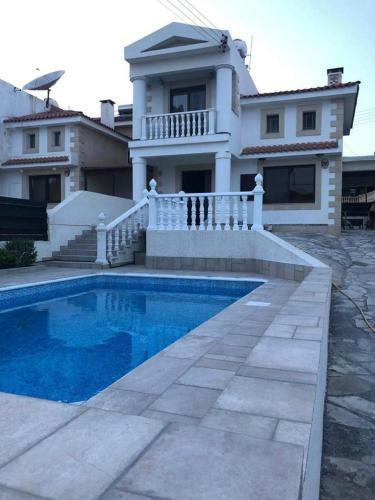 Hostal Limassol Villa