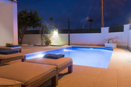 Casa Soleada. Intimidad, Piscina Y Mucho Sol.