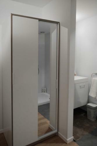 Chic Room With Bathroom - Terrace & Free Parking