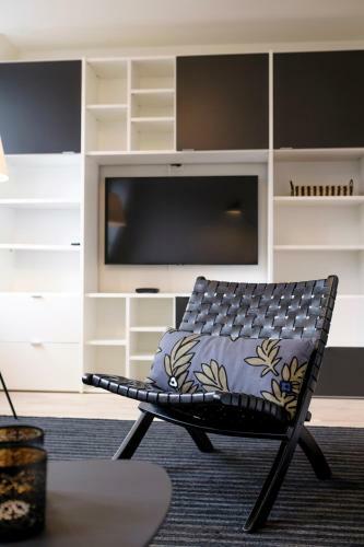 Fabulous Apartments In Ch�telain Area