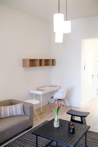 Fabulous Apartments In Ch�telain Area