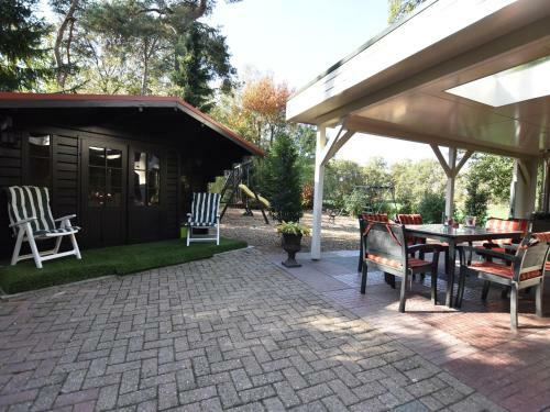 Upbeat Holiday Home In Reutum With Jacuzzi