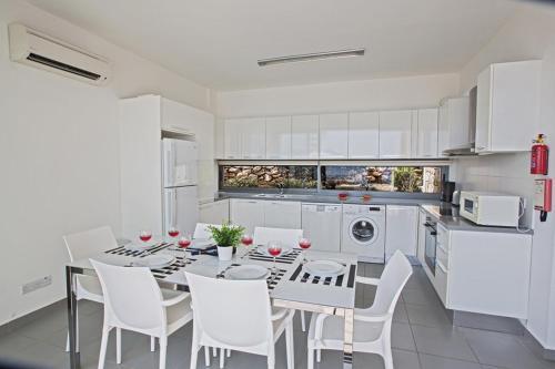 Luxury 3 Bedroom Villa With Private Pool, Paphos Villa 1262