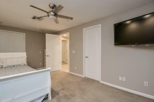 Luxe 4 Bdrm Wpool And Spa On Golf Course Lot