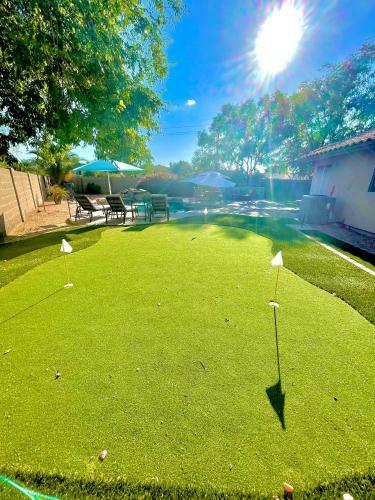 Resort Style Desert Oasis, Pool, Golf, Billiards & Ping Pong