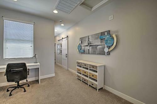 Contemporary Gilbert Home With Furnished Patio!