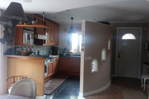 Casa Adosada Con Piscina Comunitaria