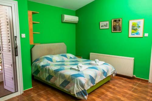 6 Bdr Villa With Tennis Court