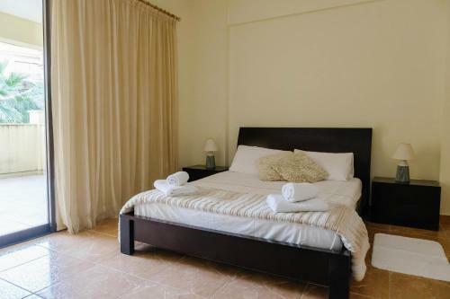 Queens Gardens 2 Bedroom Townhouse In Paphos