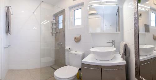 Dalia Seaside 2 Bedroom Apartment With Pool & Garden