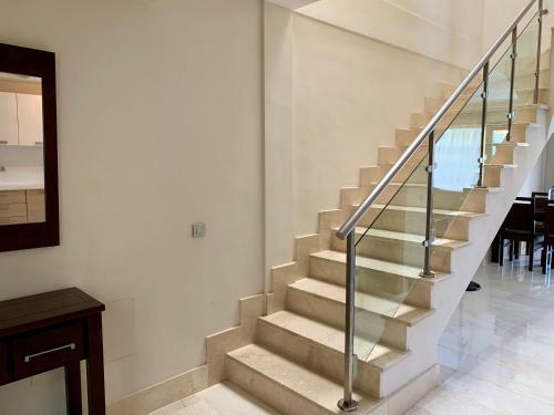 Townhouse 3 Bedrooms On The First Line