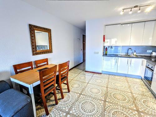 Newly Refurbished Modern Apartment With Stunning Mountain Views