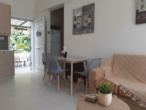 House Near The Beach (Militsa & Aggeliki)