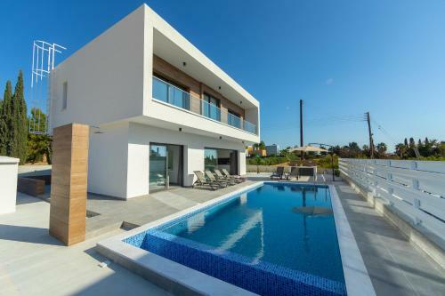 Villa Andre, Walking Distance To Coral Bay