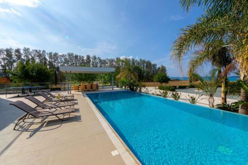 Limni Beach Villa - Beachfront Four Bedroom Luxury Villa